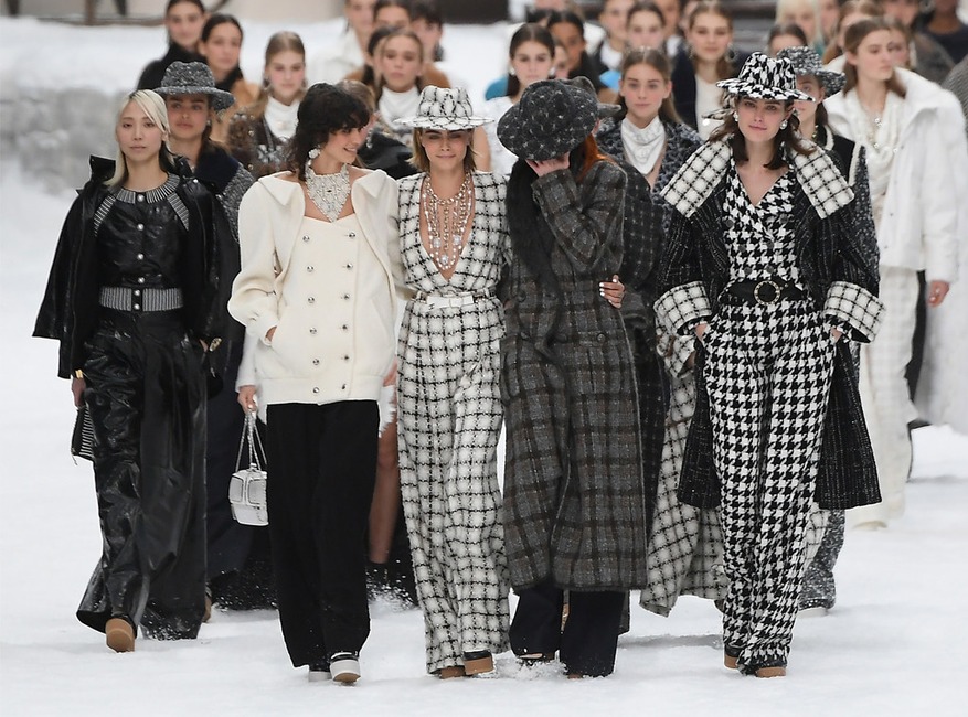 Chanel Show Draws Tears on the Runway After Karl Lagerfeld's Death | E ...