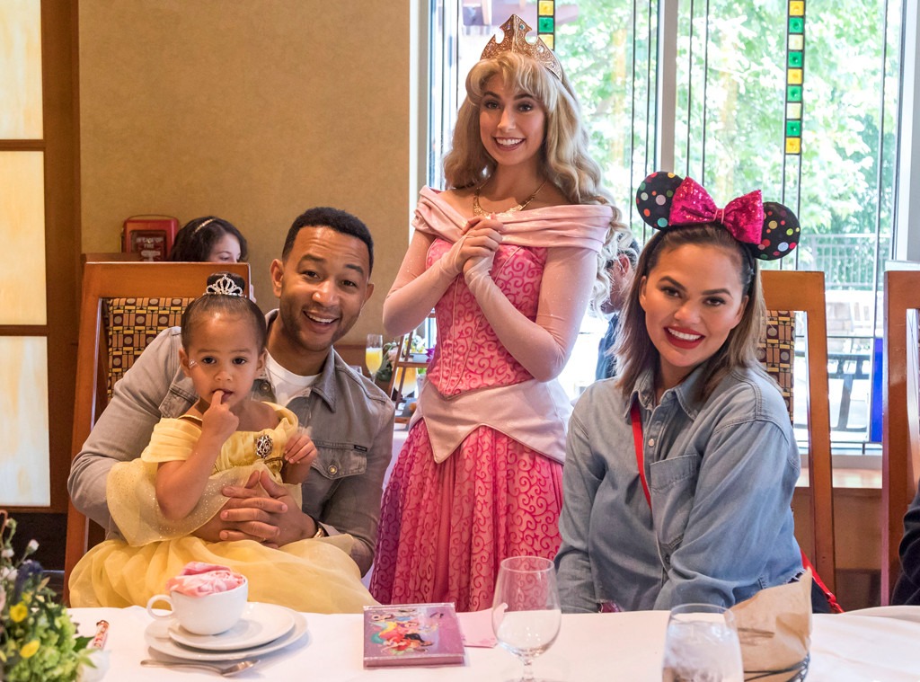 John Legend, Chrissy Teigen, Luna, Disneyland