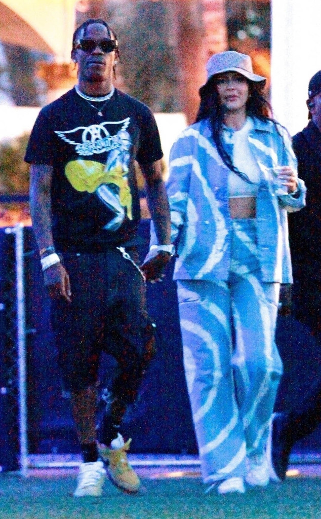 Kylie Jenner y Travis Scott llevan su amor a Coachella E! Online