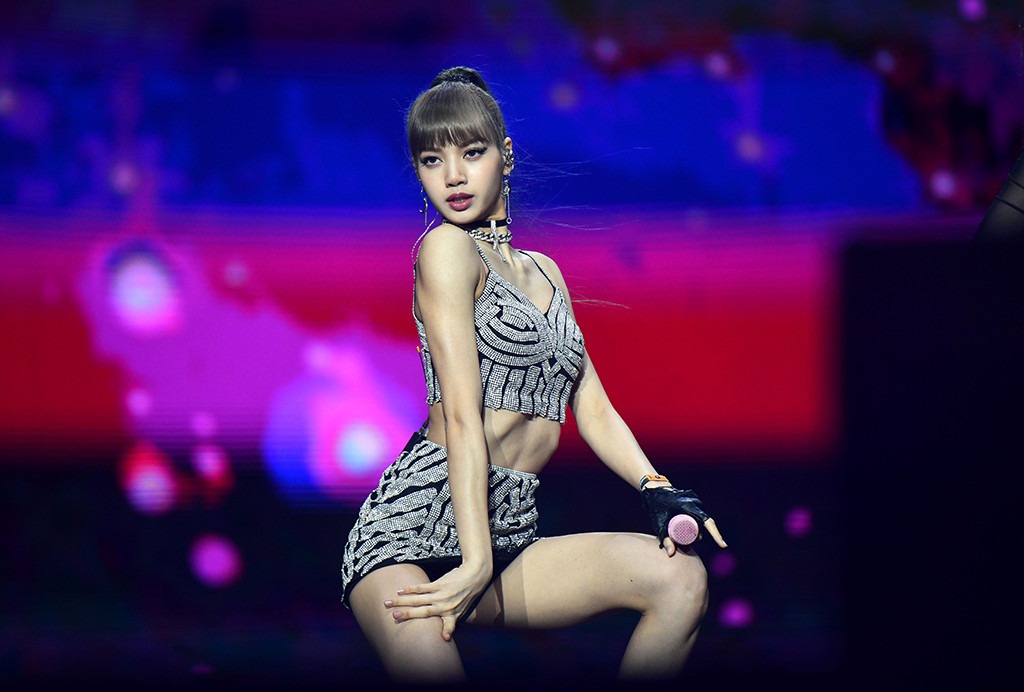 Blackpink S Lisa Is Now Officially The Most Followed K Pop