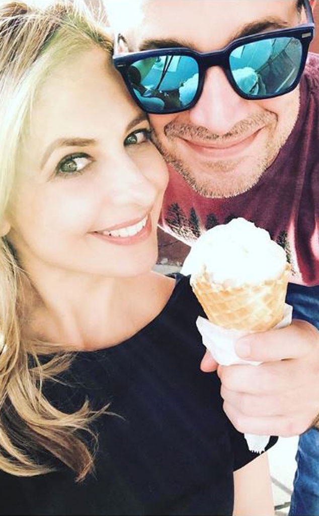 Cómo Freddie Prinze Jr. y Sarah Michelle Gellar evitan la "tontería" Celeb Life