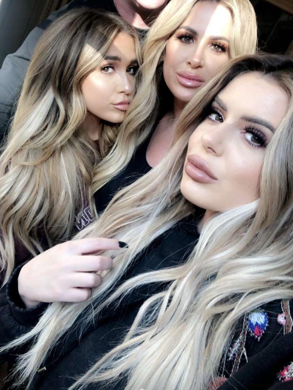 Strike A Pose From See Kim Zolciak Biermann Twin With Daughters Brielle