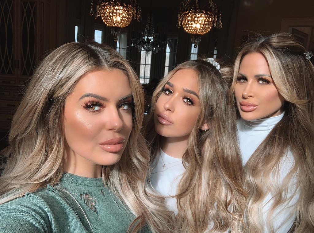 Whos Who From See Kim Zolciak Biermann Twin With Daughters Brielle