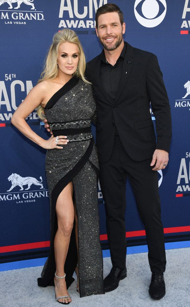 Carrie Underwood Arrives at ACM Awards 2 Months After Giving Birth