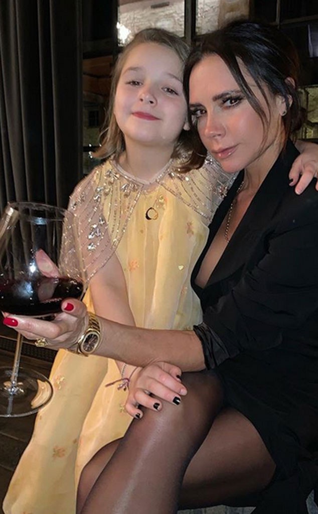 Victoria Beckham compartilha o que é “lisonjeiro” nas namoradas dos filhos