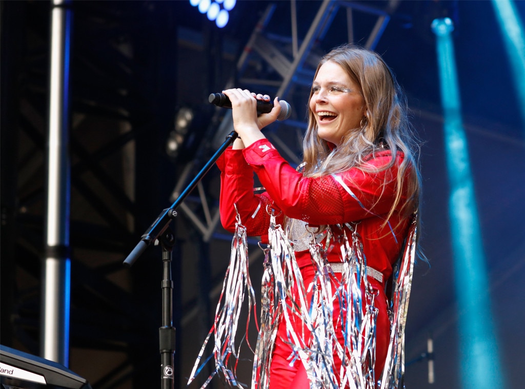 Maggie Rogers from 10 Coachella Artists Who Represent the Next