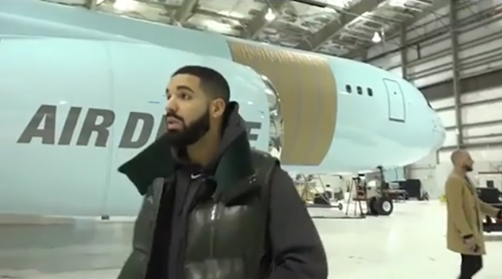 Drake, Plane
