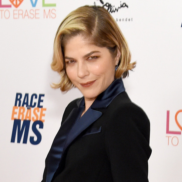 Selma Blair Is Honored at Race to Erase MS Gala and Reunites With Sarah Michelle Gellar and Others