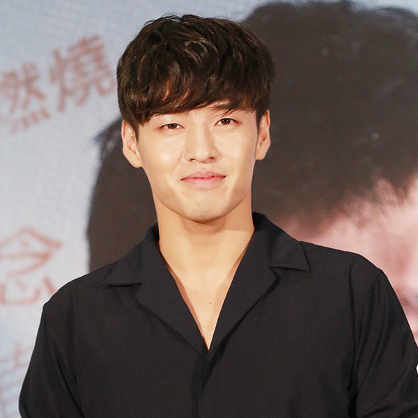 Moon Lovers' Kang Ha-Neul is Officially Discharged From The Military ...