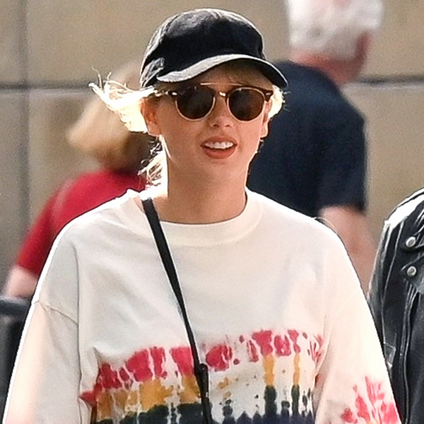 Taylor Swift Mania: Fans Seek Sweatshirt - The New York Times