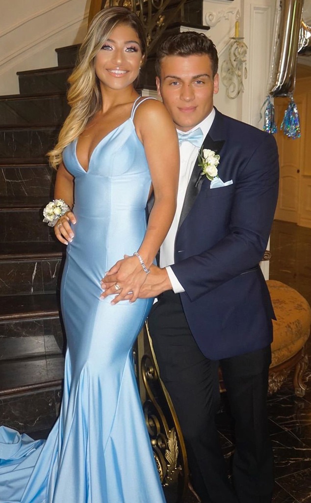 OMG! Kelly Ripa, Mark Consuelos' Daughter Lola Is All Grown Up at Prom ...