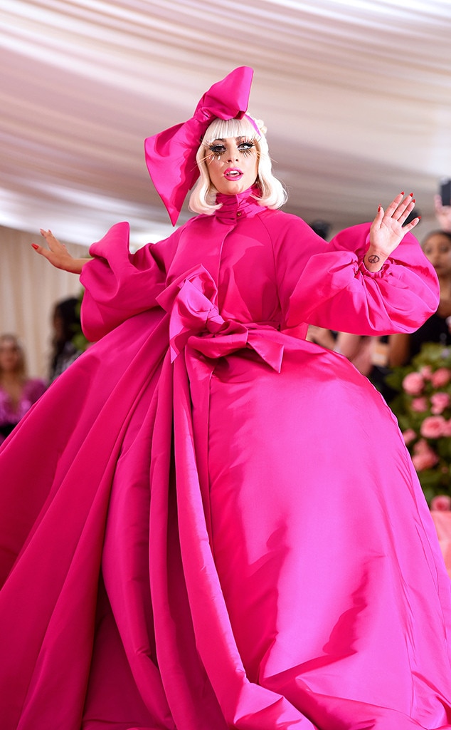 Behold: Lady Gaga's Custom Schiaparelli Golden Inauguration Dove -  Fashionista