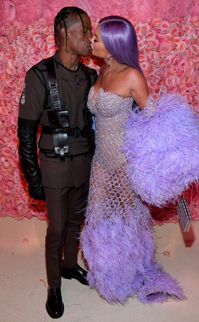 A Stylish Smooch from Met Gala 2019 Candid Moments E! News