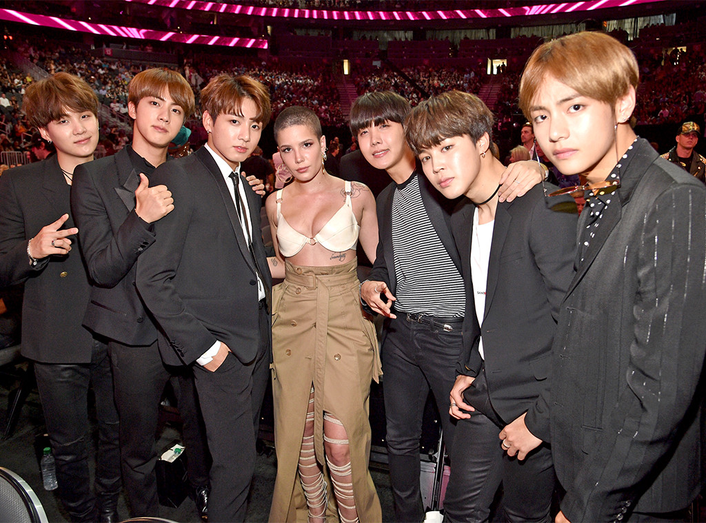 BTS e Halsey fazem festa nos bastidores de show E