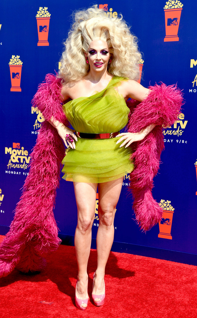 Photos From Riskiest Fashion At The 2019 Mtv Movie Tv Awards E Online