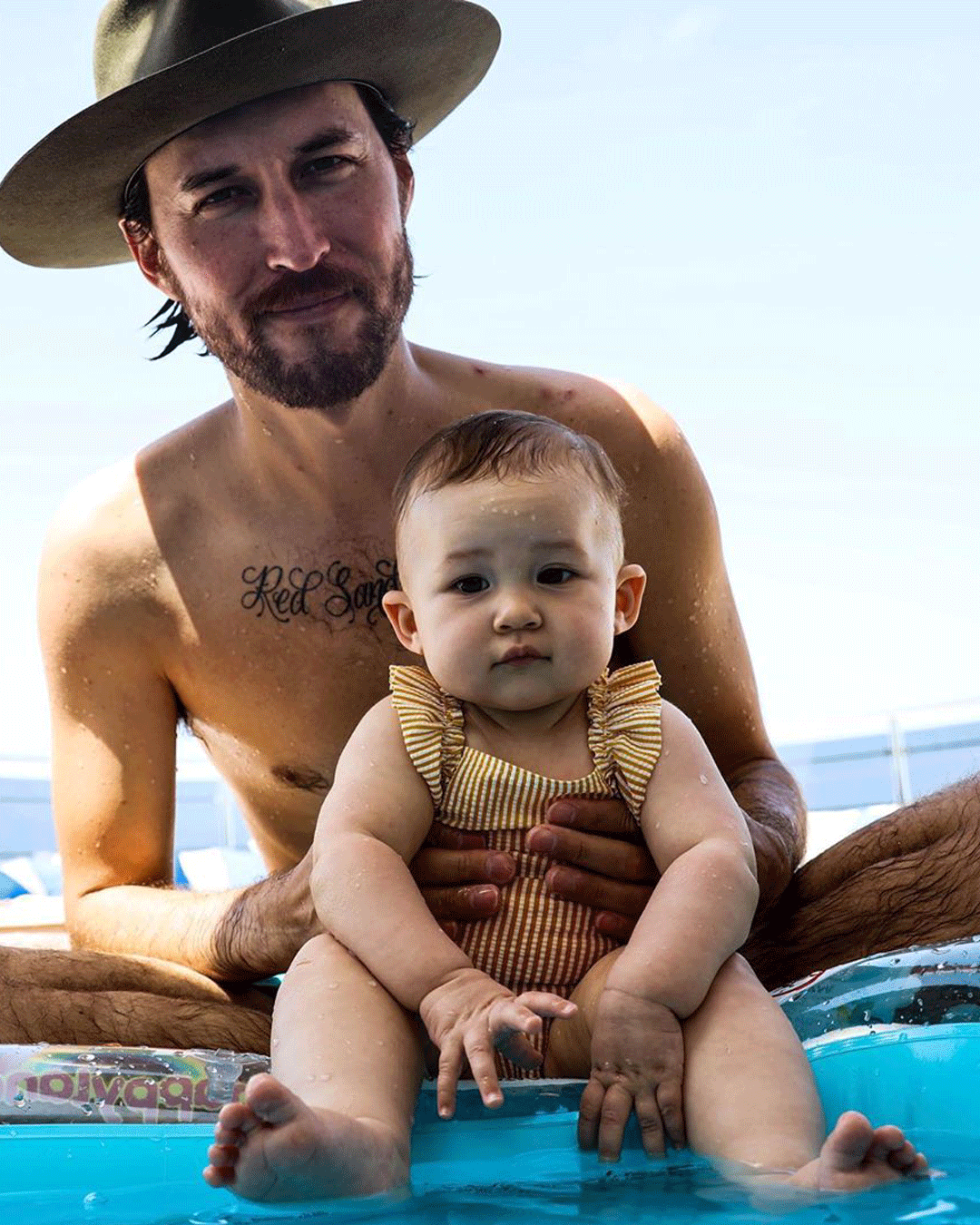 Photos from Kate Hudson and Family Moments - Online