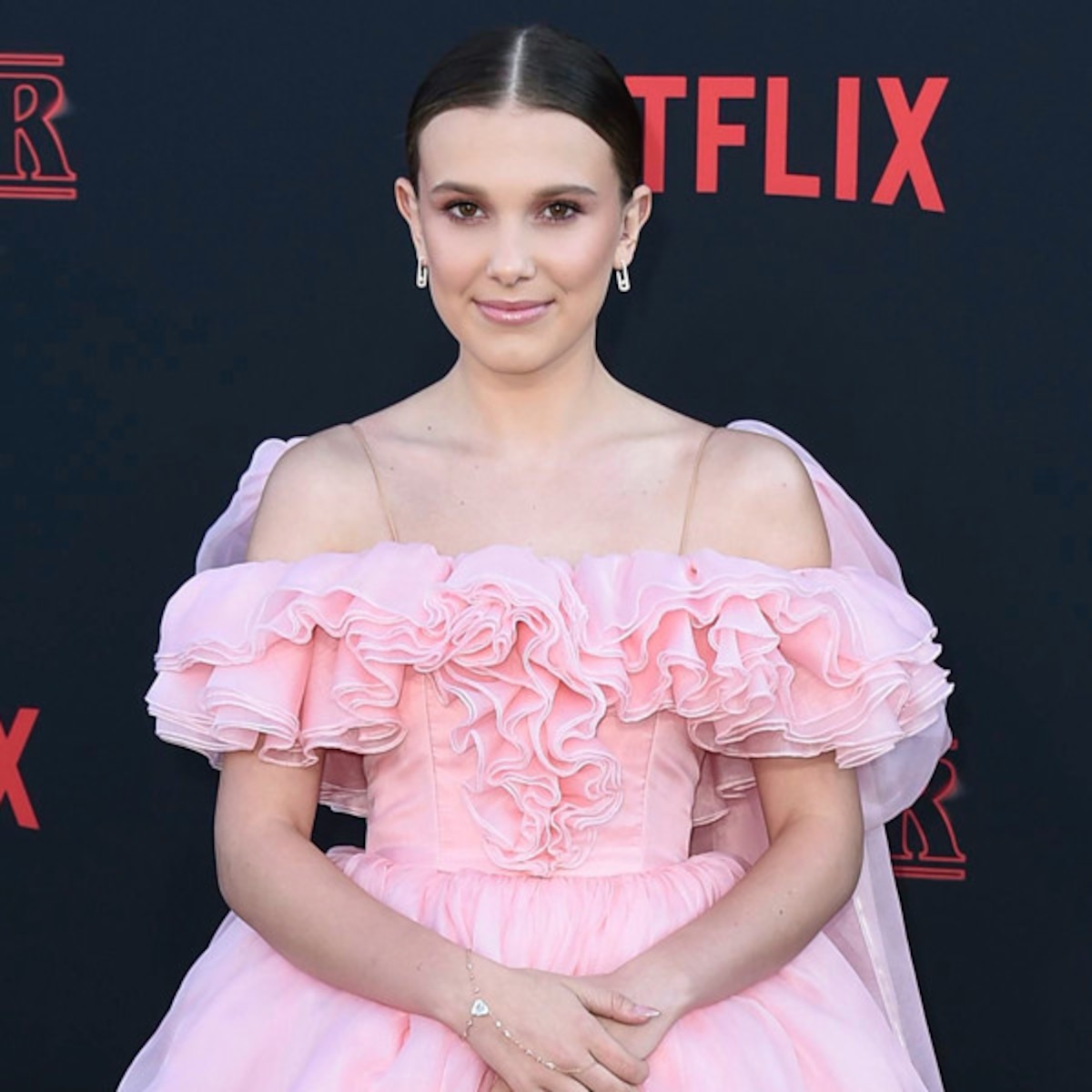 Stranger Things Premiere See Every Look As The Stars Arrive E Online