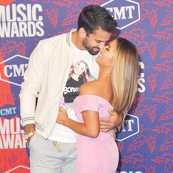 Eric Decker gets hilarious, graphic #MCM note from wife Jessie