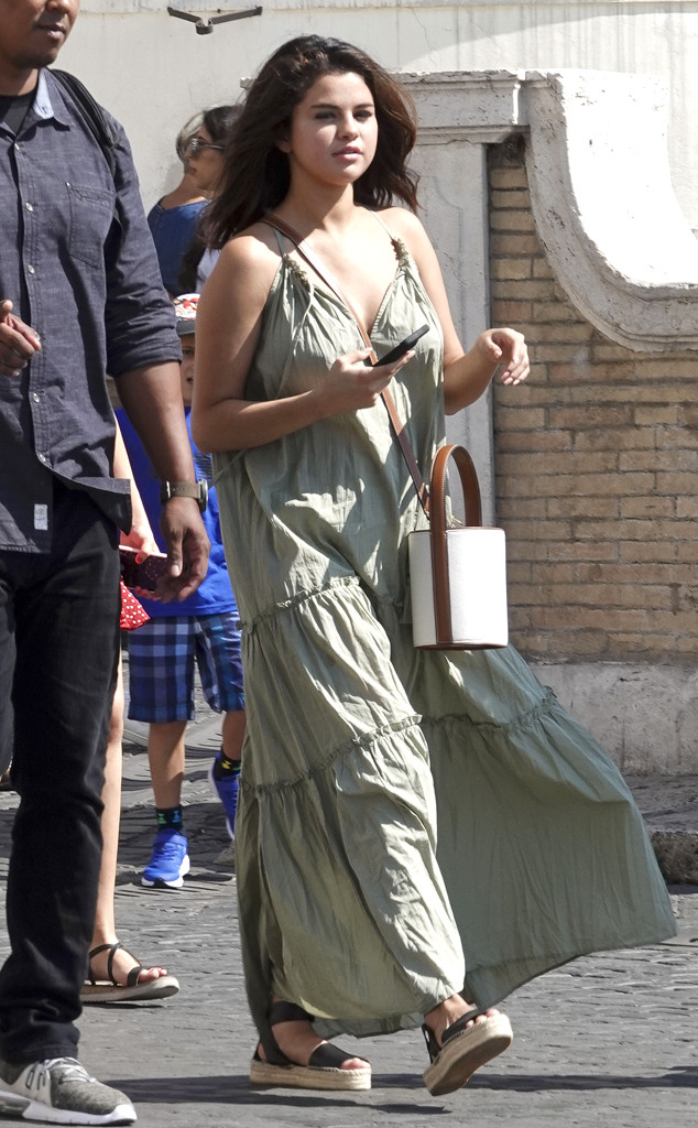 Selena Gomez Rings In 27th Birthday On Glam Roman Holiday