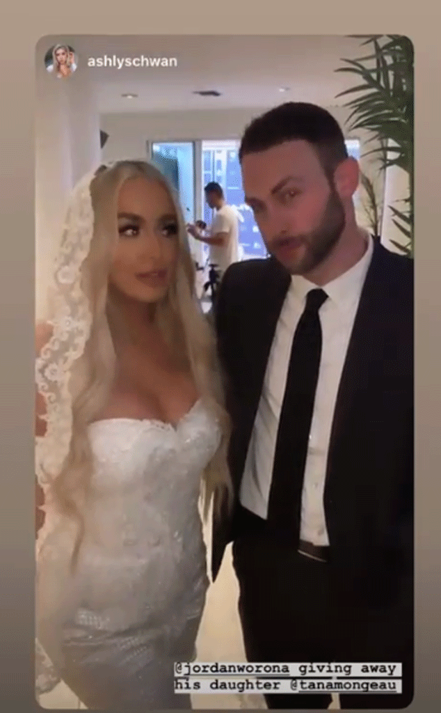 Tana Mongeau And Jake Paul Get Married In Glitzy Vegas Wedding E Online