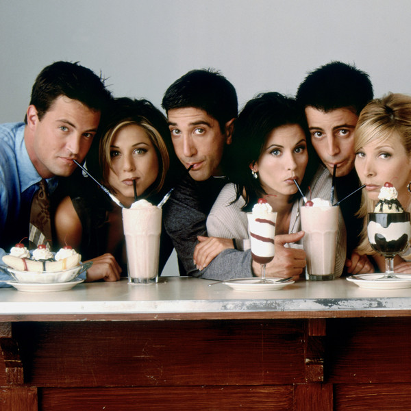 Matthew Perry gave Lisa Kudrow the cookie time jar from Friends