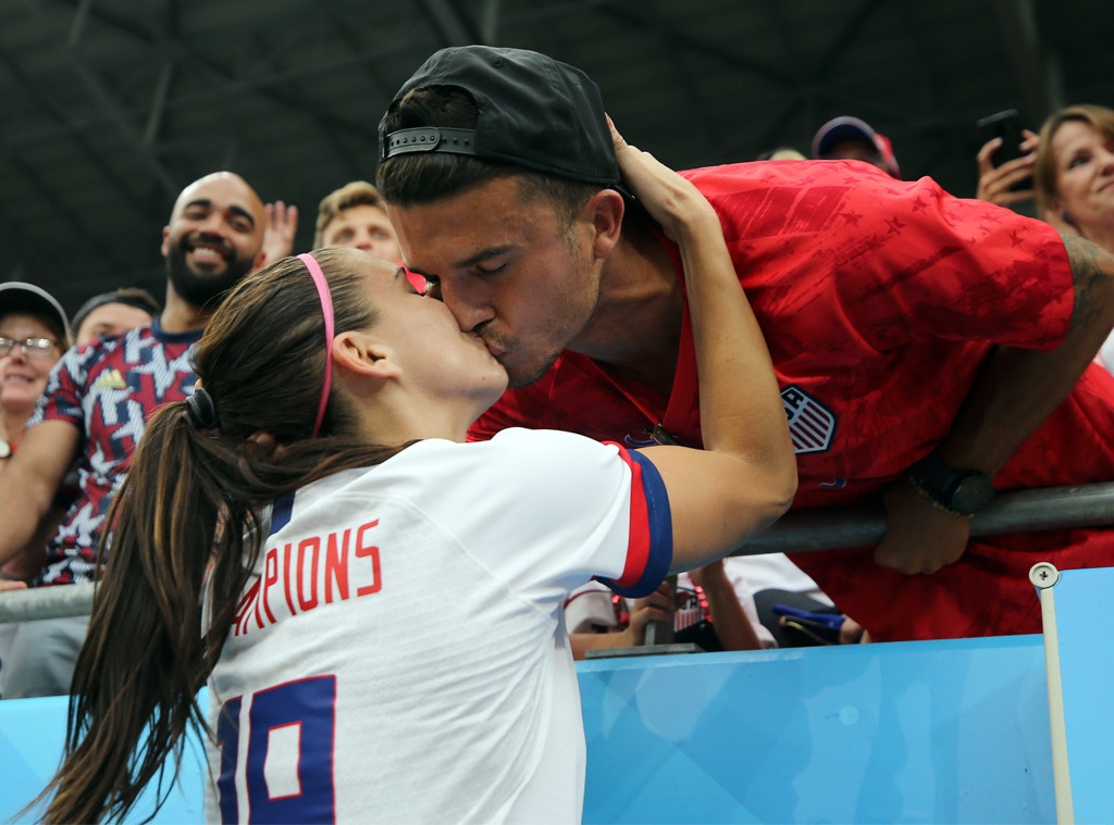 Alex Morgan, Servando Carrasco