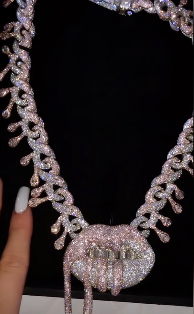 Travis Scott Gifts Kylie Jenner Major Bling For 22nd Birthday E Online