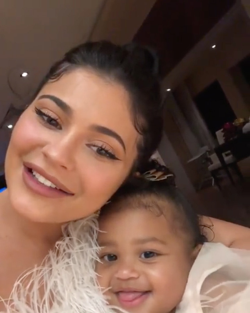 Twinning Kylie Jenner Stormi Are Matching Bffs On Italian Vacation E Online