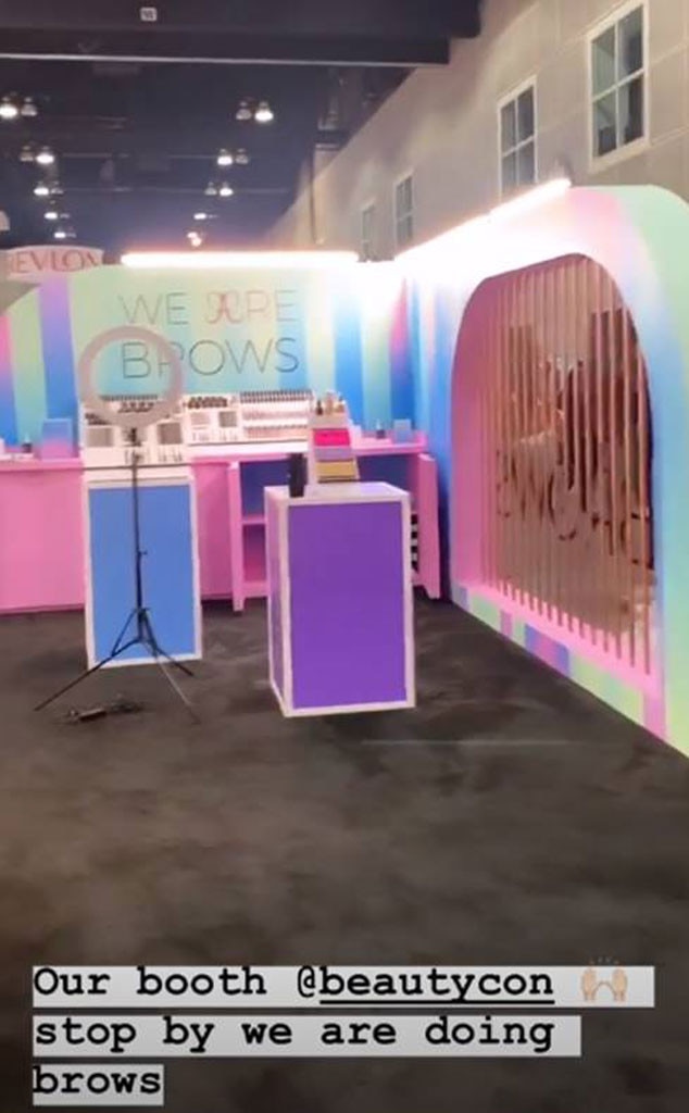 Larger-Than-Life Booths from 2019 Beautycon Los Angeles Moments | E! News