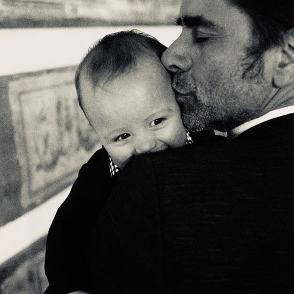 John Stamos bromea sobre el nuevo hito "traumático" de su hijo Billy que condujo a la terapia