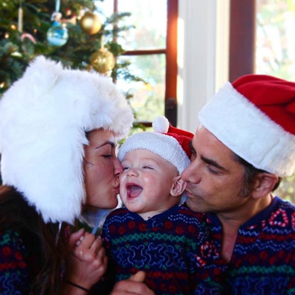 ขอความเมตตาและดูภาพน่ารัก ๆ เหล่านี้ของ John Stamos และ Billy ลูกชายของเขา