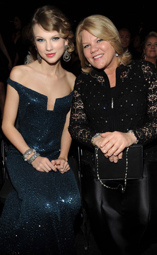 Inside Taylor Swift s Tight Bond With Her Mom and Dad