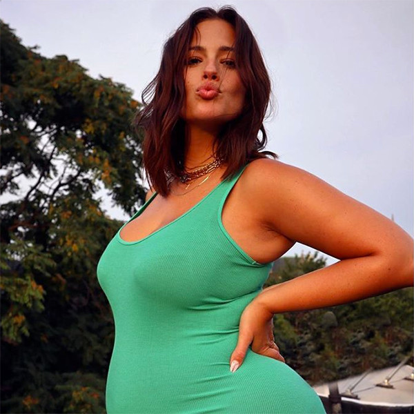 Ashley Graham Replies to Instagram User Who Calls Out Her Stretch