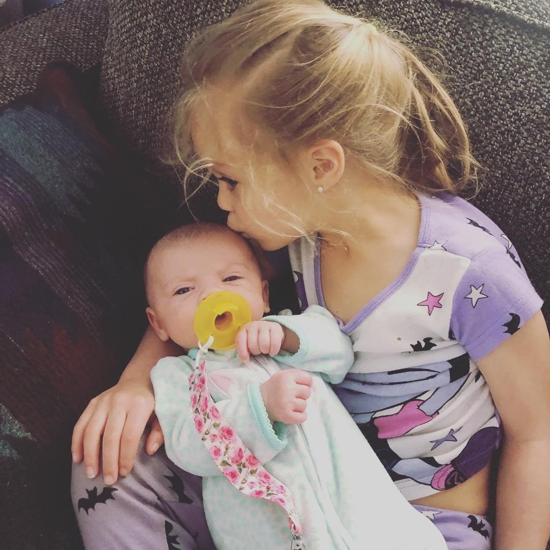 ทำไม Catelynn ของ Teen Mom ถึงคิดว่าพ่อแม่บุญธรรมของ Carly ถูกคุกคาม