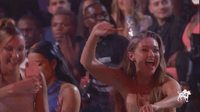 rs_640x360-190826182217-2019_MTV_Video_Music_Awards-5_54_42_PM_-_5_54_45_PM-2019-08-26.gif