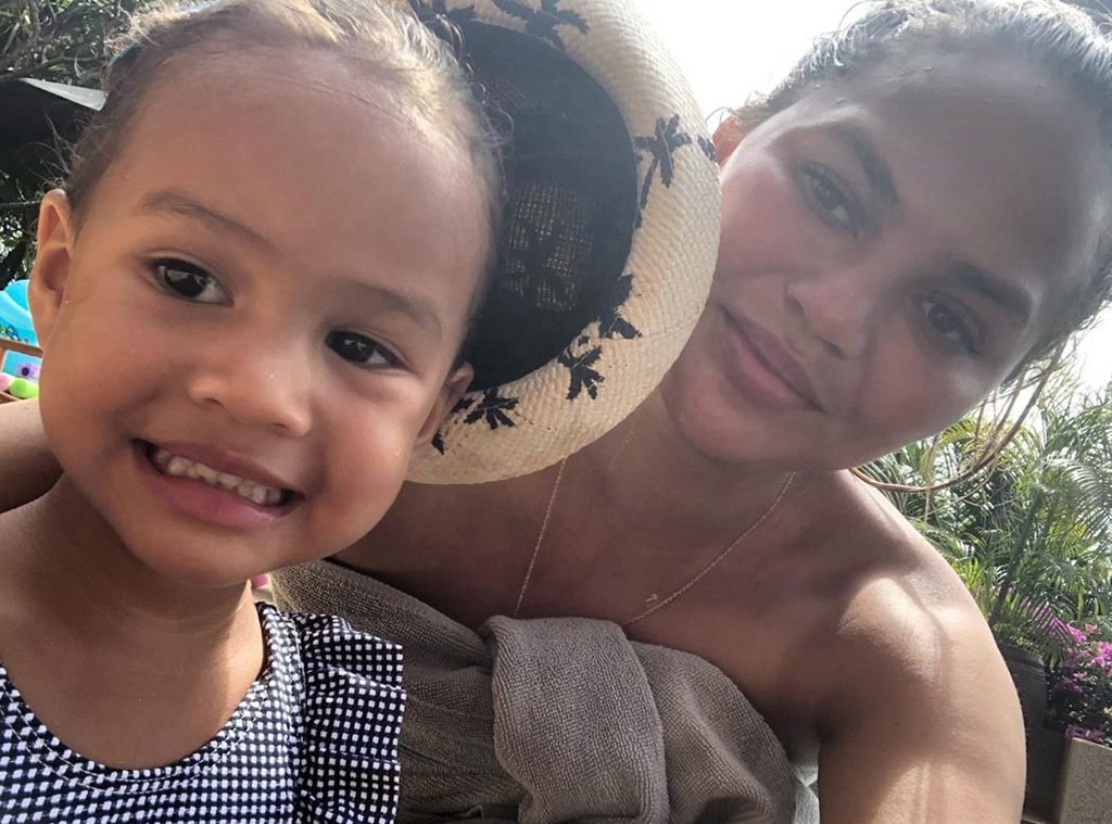 Chrissy Teigen, Luna