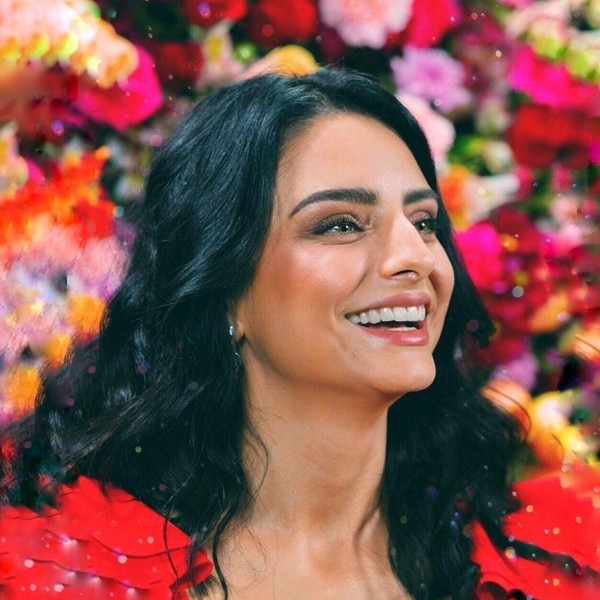 Next photo of Aislinn Derbez