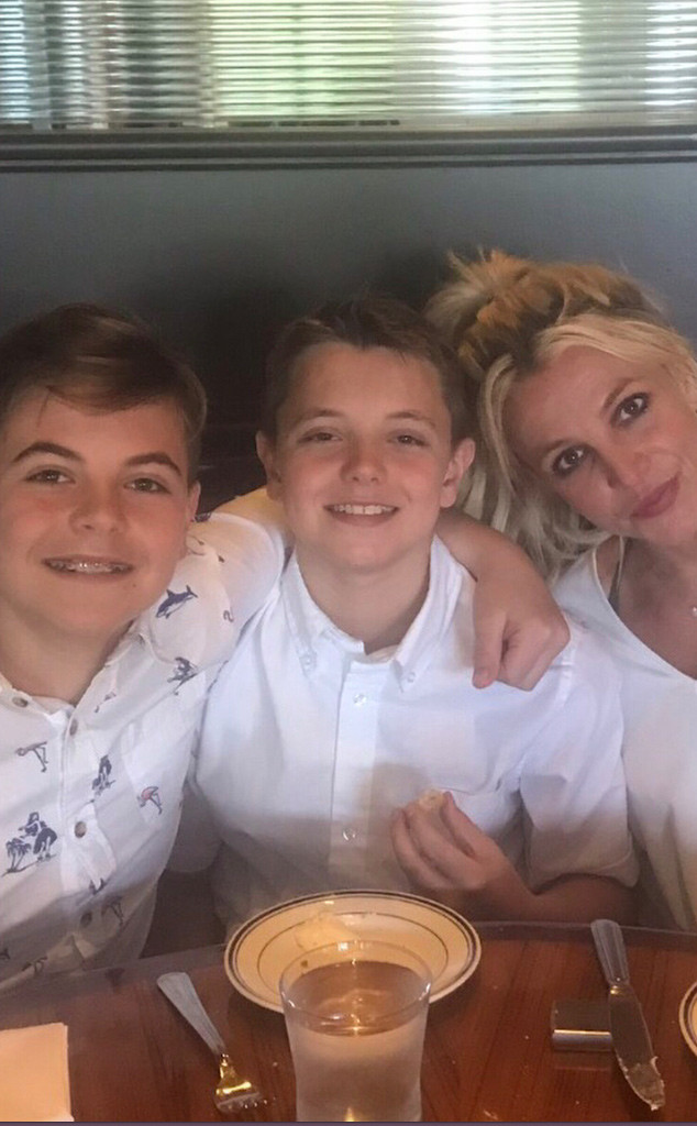 Spending Sundays With Mom from Britney Spears' Cutest Family Photos | E ...