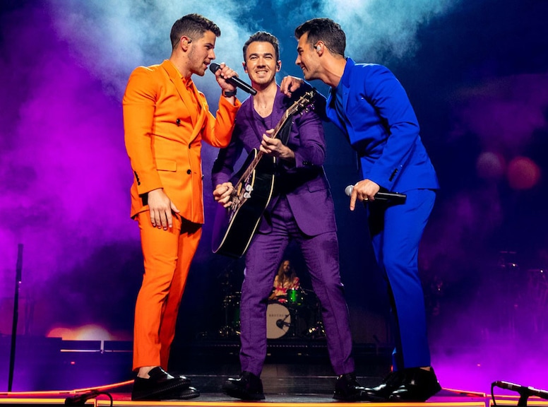 Jonas Brothers, Happiness Begins Tour