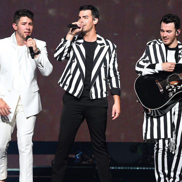 Jonas Brothers, Happiness Begins Tour 