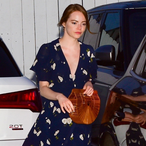 Emma Stone & Dave McCary Have RARE DATE NIGHT At Knicks Game 