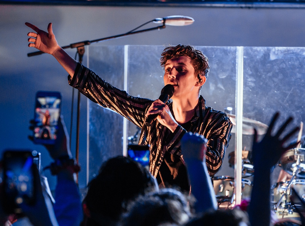 Troye Sivan from Musicians Performing Live on Stage E! News