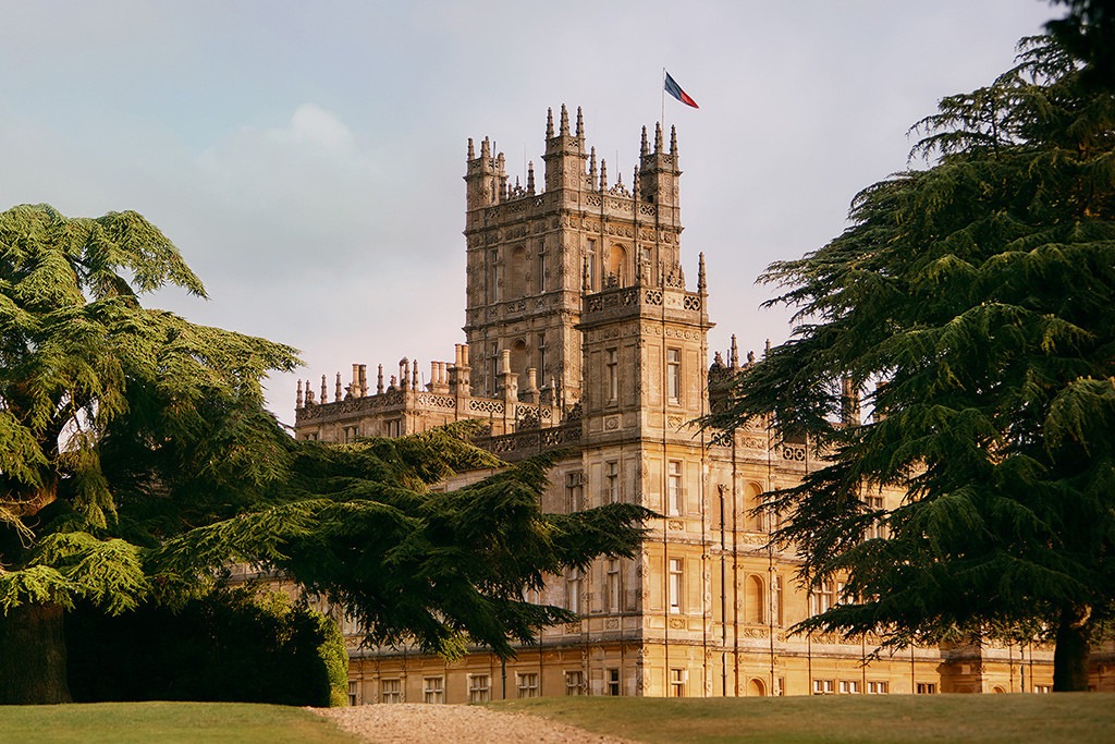 You Can Now Stay In The Downton Abbey Castle Go Inside E