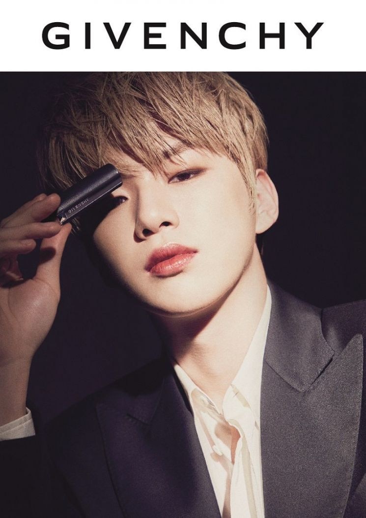 Men In Makeup: K-Pop Male Celebrities 