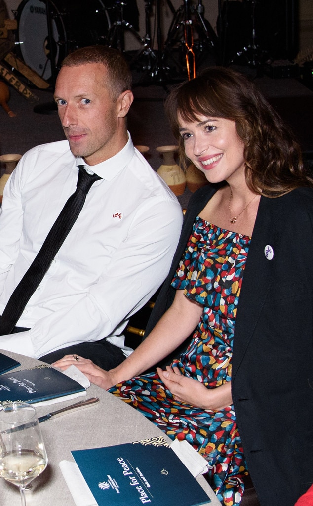 Dakota Johnson, Chris Martin เลิกกันแล้วเหรอ? ความจริงเกี่ยวกับการมีส่วนร่วม