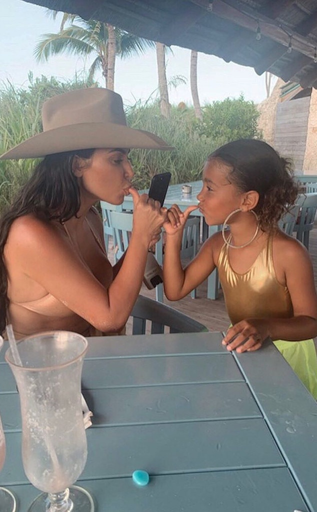 North West brinca que a mãe Kim Kardashian não cozinha há 2 anos