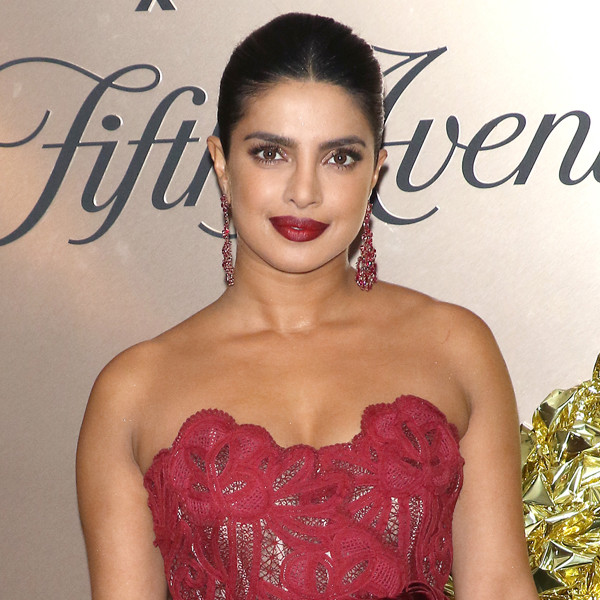 E! Celebrity Beauté: How To Get Priyanka Chopra's Bold Red Beauty Look