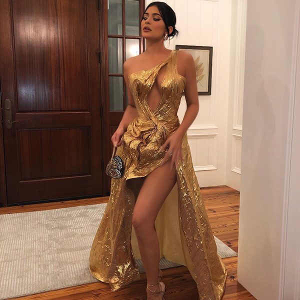 Kylie Y Kendall Jenner Derrocharon Sensualidad En La Boda De