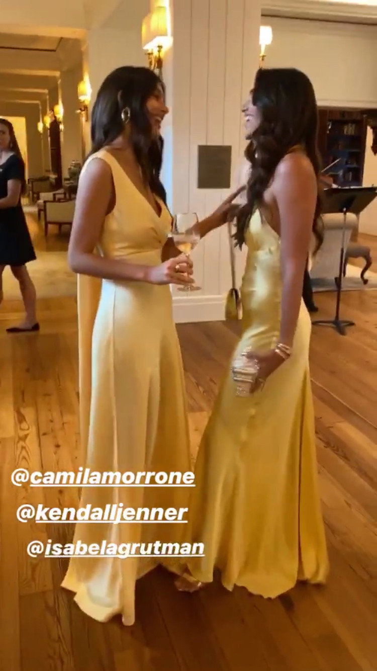 Hailey Bieber Wedding Dress And Kylie Jenner / Kylie Jenner Wears Gold ...
