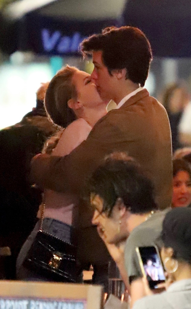 Lili Reinhart, Cole Sprouse, PDA